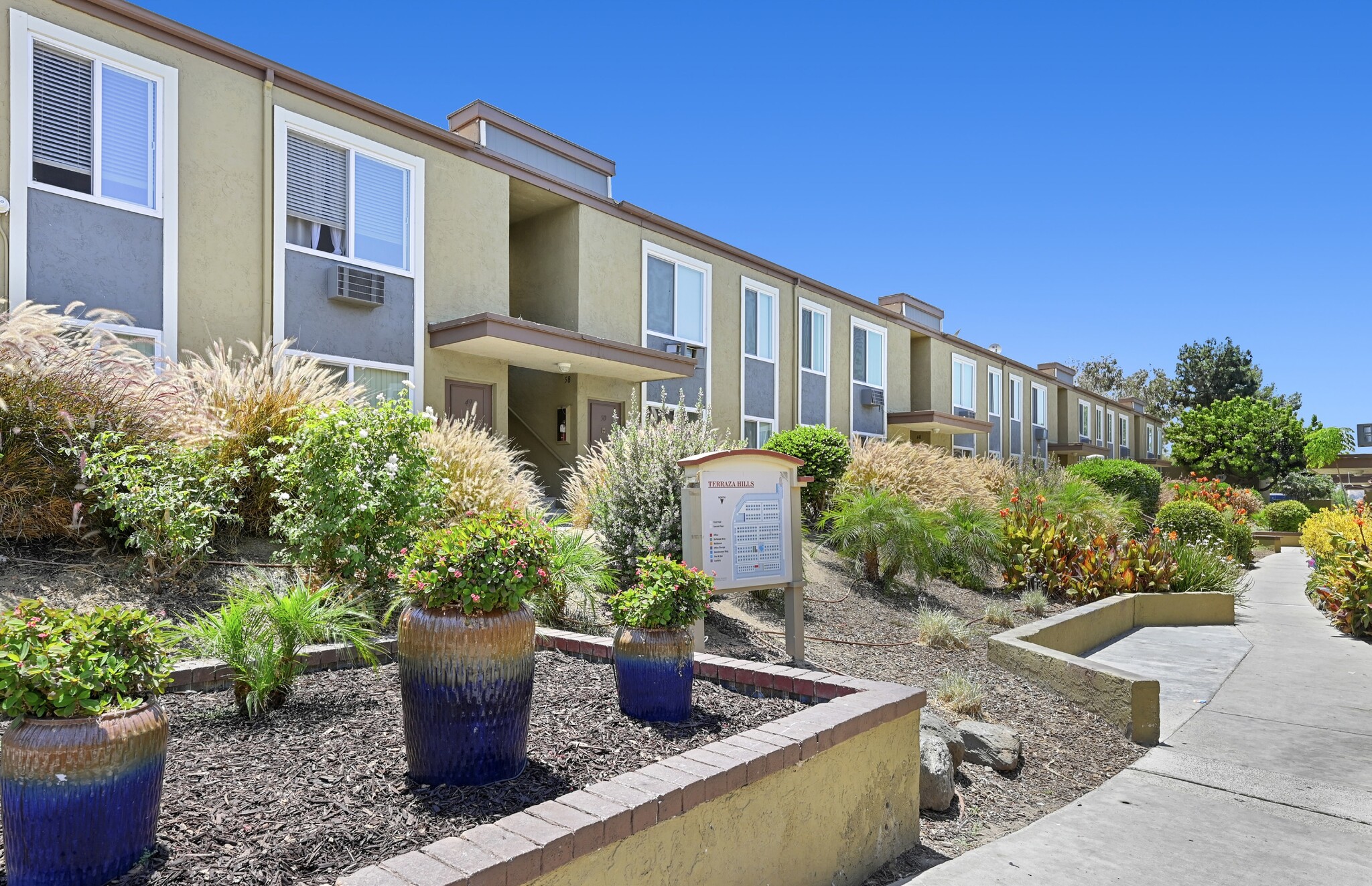 425 E Bradley Ave, El Cajon, CA for sale Primary Photo- Image 1 of 1