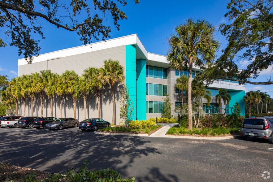 550 N Reo St, Tampa, FL for lease - Building Photo - Image 2 of 8