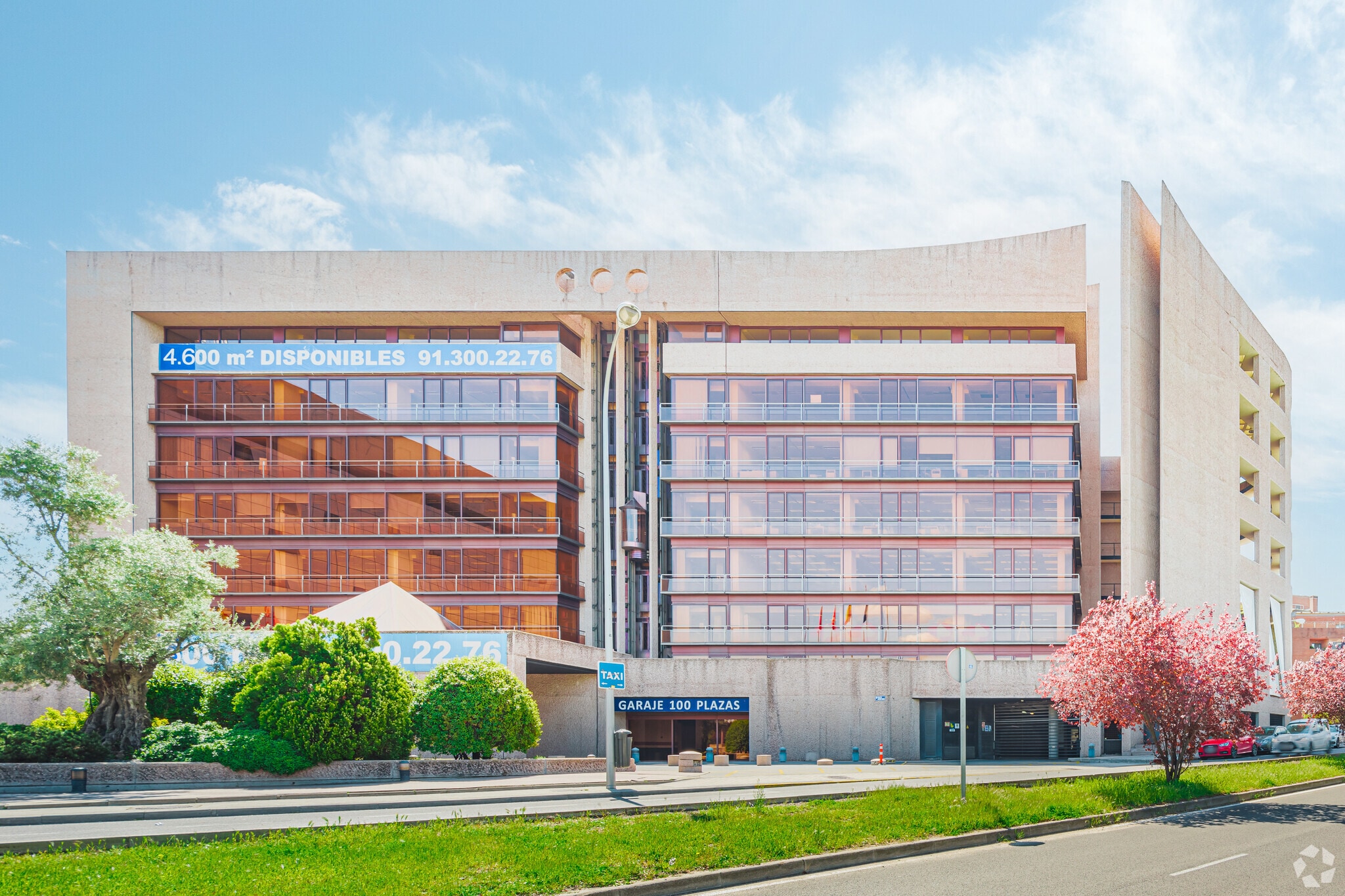 Calle de Juan Ignacio Luca de Tena, 1, Madrid, Madrid for lease Building Photo- Image 1 of 26