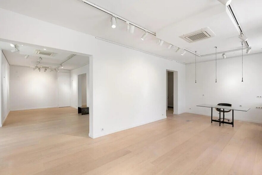 Retail in Saint-Paul-de-Vence for sale - Building Photo - Image 2 of 5