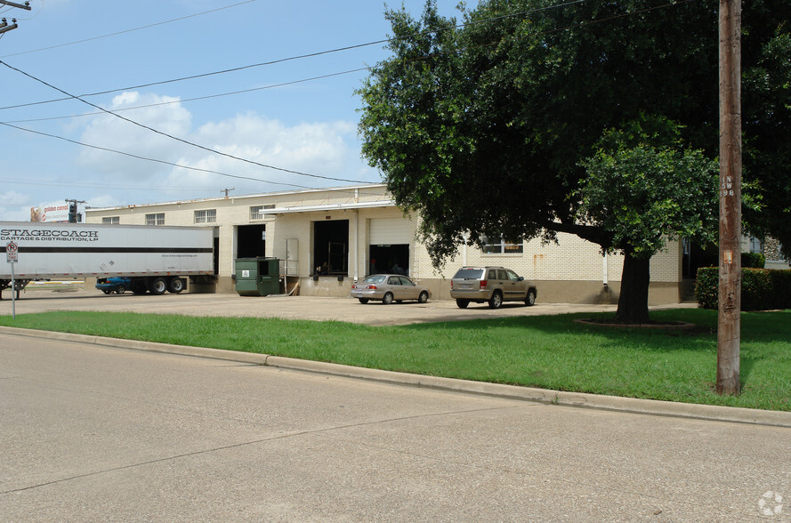 8901 Governors Row, Dallas, TX for sale - Building Photo - Image 1 of 8