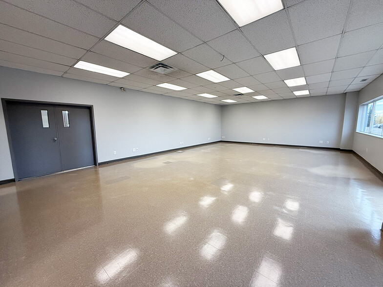 7659 Edgar Industrial Crt, Red Deer, AB for lease - Building Photo - Image 3 of 10