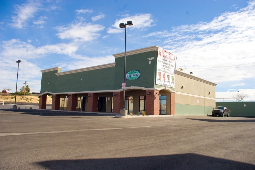 1120 McRae Dr, El Paso, TX 79925