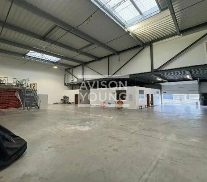 Flex in Villeneuve-la-Garenne for lease - Building Photo - Image 3 of 6
