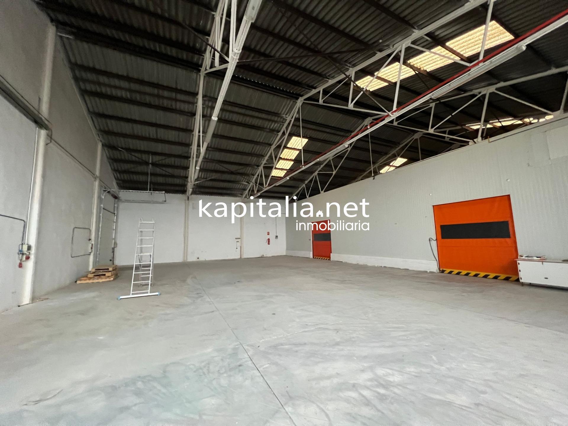 Industrial in València for sale Building Photo- Image 1 of 11