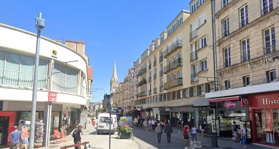 Retail in Caen for lease Building Photo- Image 1 of 2