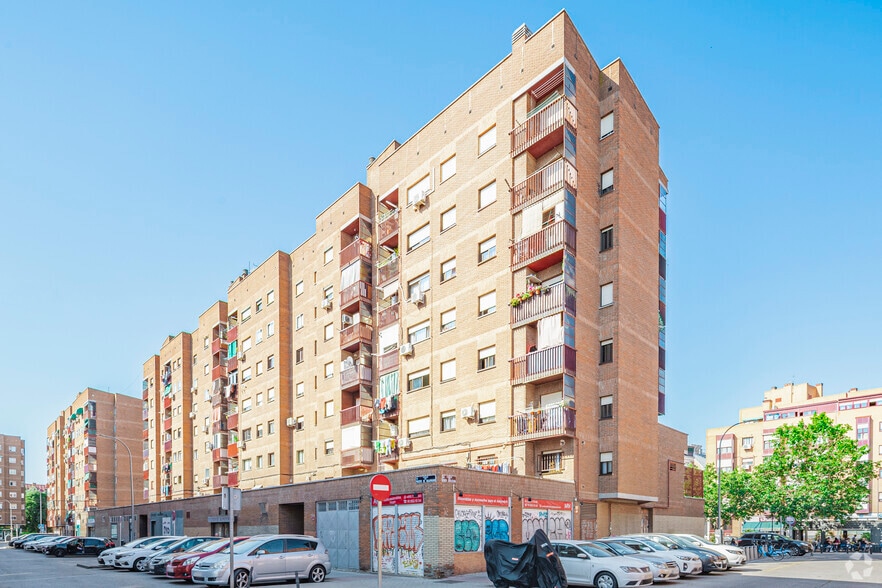 Calle del Puerto de Galapagar, 6-10, Madrid, Madrid for lease - Building Photo - Image 2 of 3