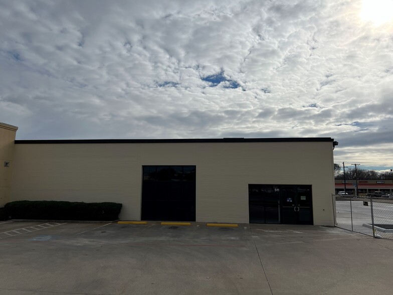 501-511 W University Dr, Denton, TX for lease - Building Photo - Image 2 of 5