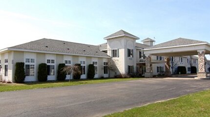 200 Cloverleaf Ln Houghton Lake Mi 48629 Hotel Property For