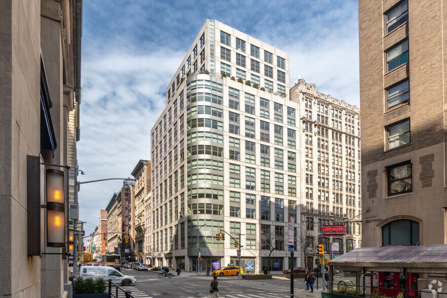 240 Park Ave S, New York, NY for lease - Primary Photo - Image 1 of 8