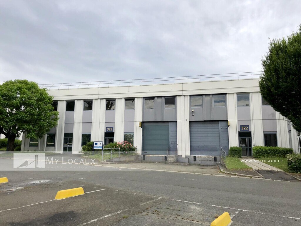 Location Local d'activités 865 m² - Photo 1