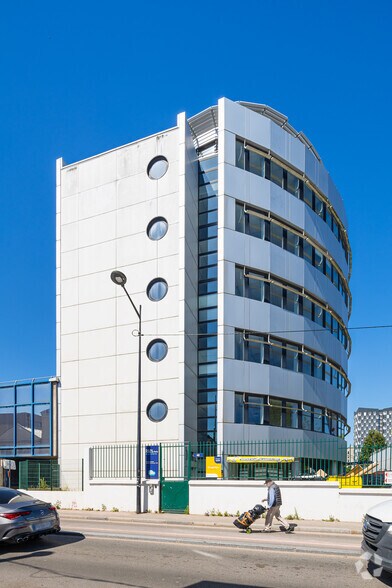 Office in Aubervilliers for lease - Building Photo - Image 3 of 4
