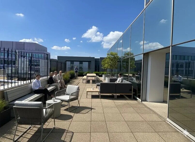 Office in Boulogne-Billancourt for lease - Building Photo - Image 1 of 7