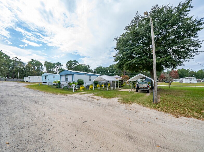 926 Ramblin Rd, West Columbia, SC 29170 Congaree MH Village