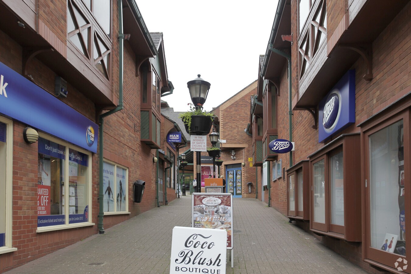 125 The Market Pl, Blackwood, NP12 1AU Market Place Shopping Centre