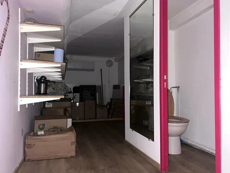 Retail in Nice for lease - Interior Photo - Image 3 of 3