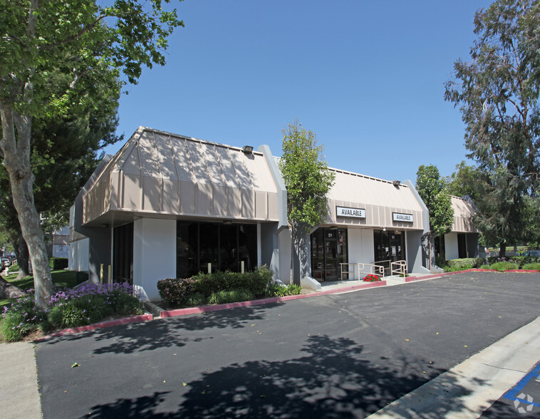 1701 E Edinger Ave, Santa Ana, CA for lease - Primary Photo - Image 1 of 5