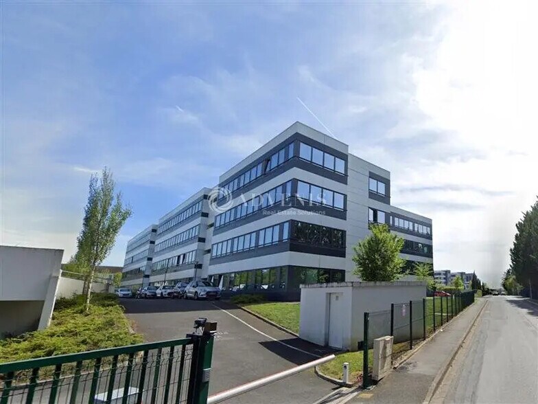 Office in Tours for lease - Building Photo - Image 3 of 8