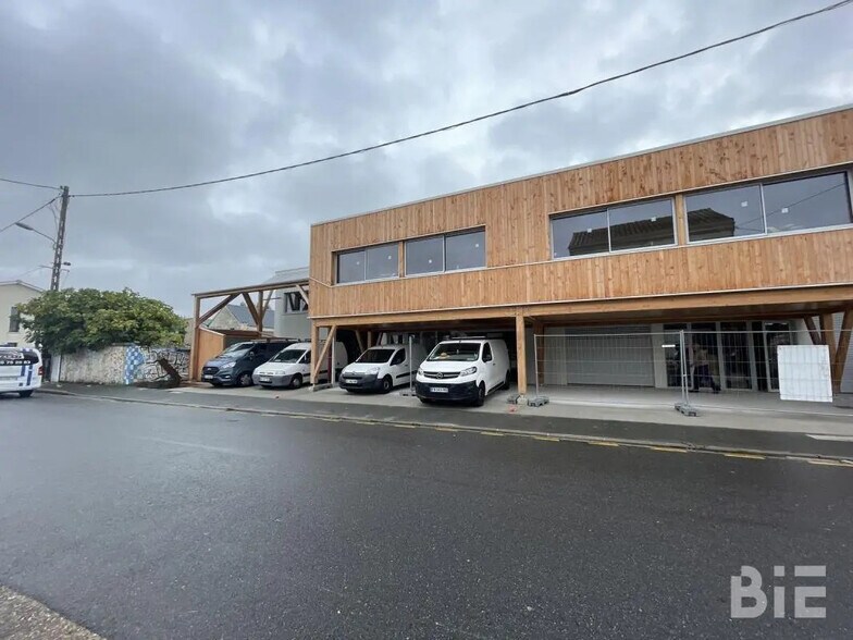 Office in Bègles for lease - Building Photo - Image 2 of 9