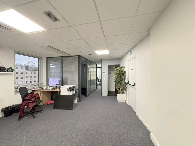 Office in Maisons-Laffitte for lease - Interior Photo - Image 2 of 15