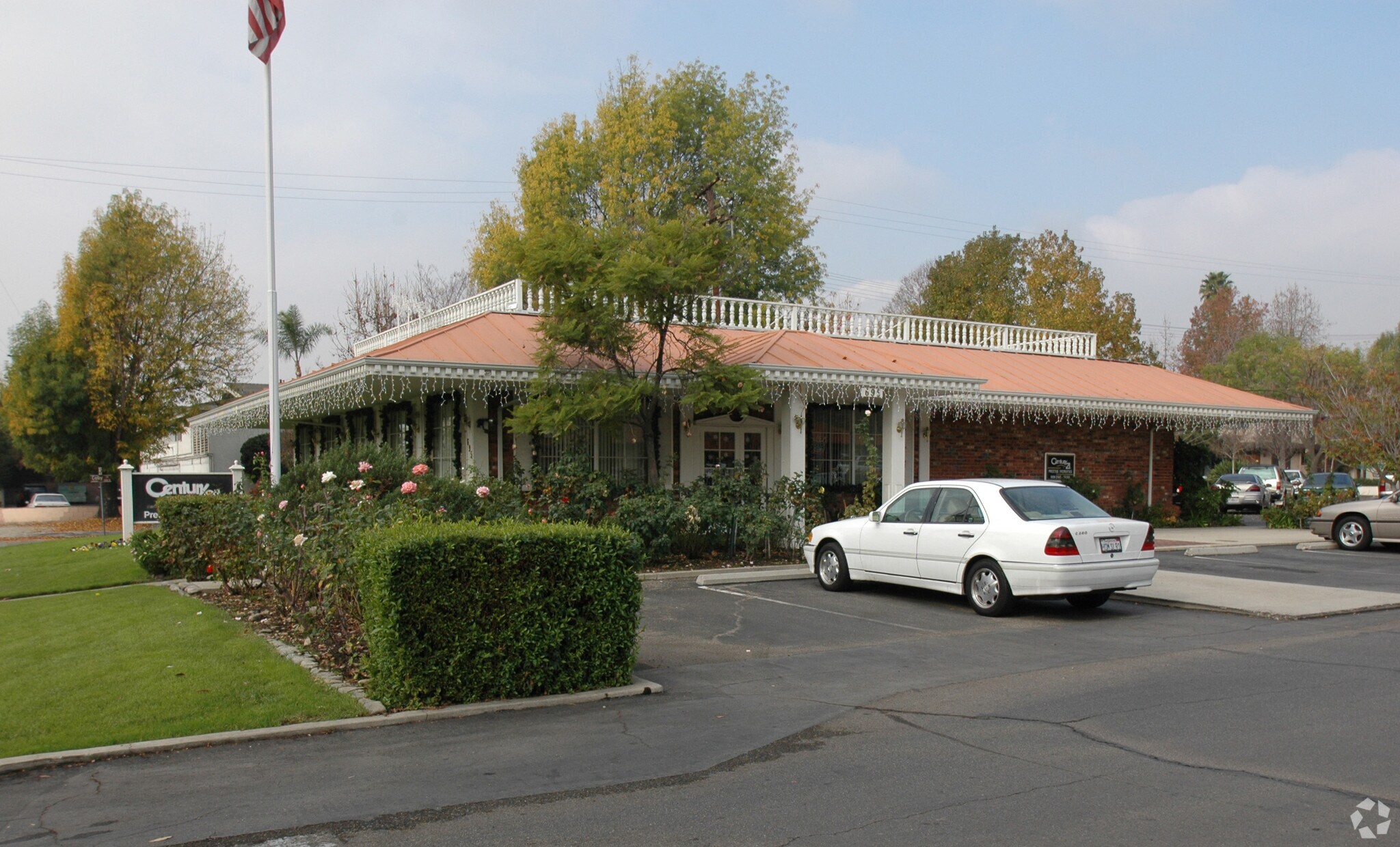 601689 W Foothill Blvd, Claremont, CA 91711 Claremont Courtyard