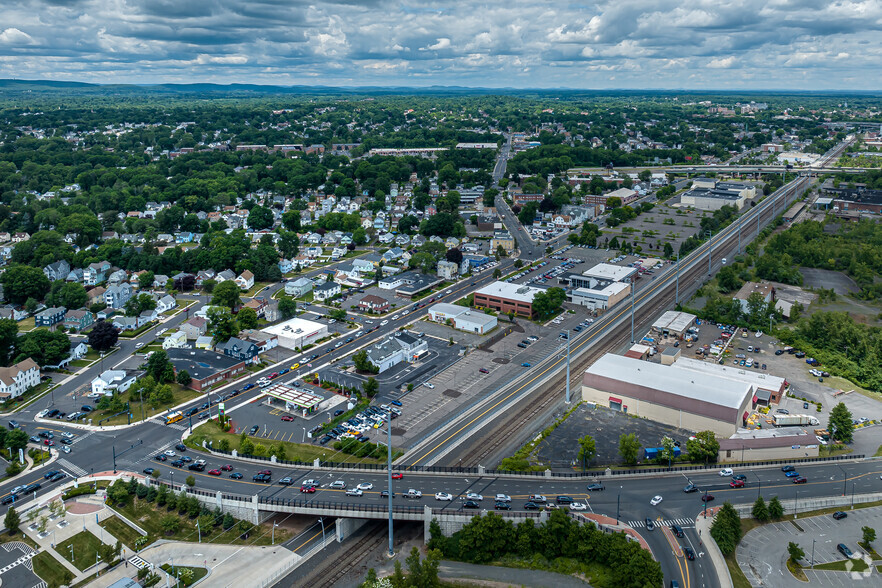 453 New Park Ave, West Hartford, CT for lease - Aerial - Image 2 of 7