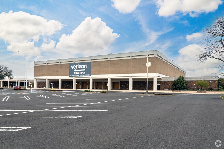 100 Neshaminy Mall, Bensalem, PA for lease - Building Photo - Image 2 of 3