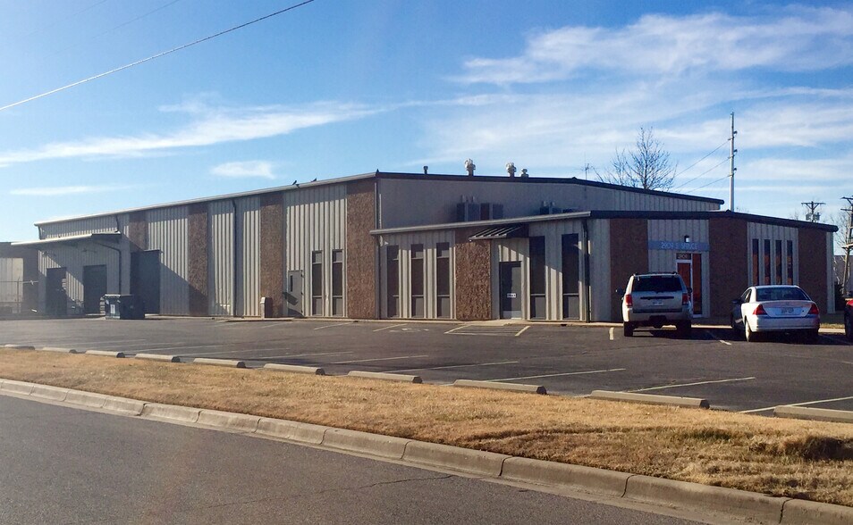 2909 S Spruce St, Wichita, KS 67216