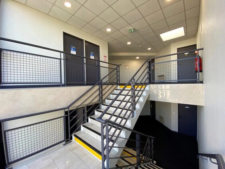 Office in Labège for lease - Lobby - Image 2 of 6