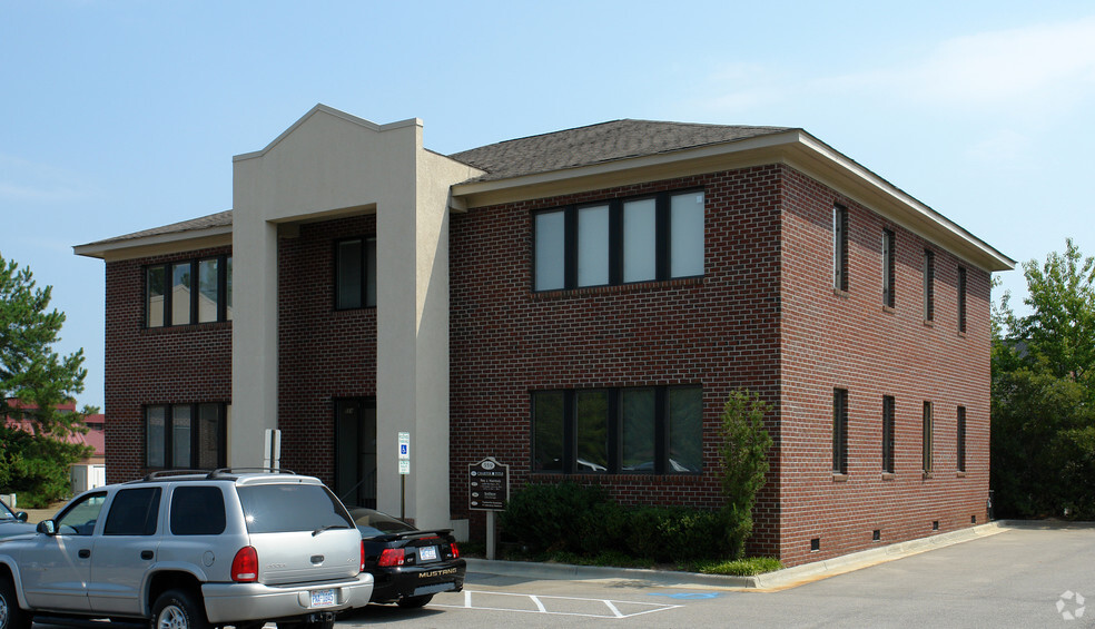 559 Executive Pl, Fayetteville, NC for lease - Primary Photo - Image 1 of 5