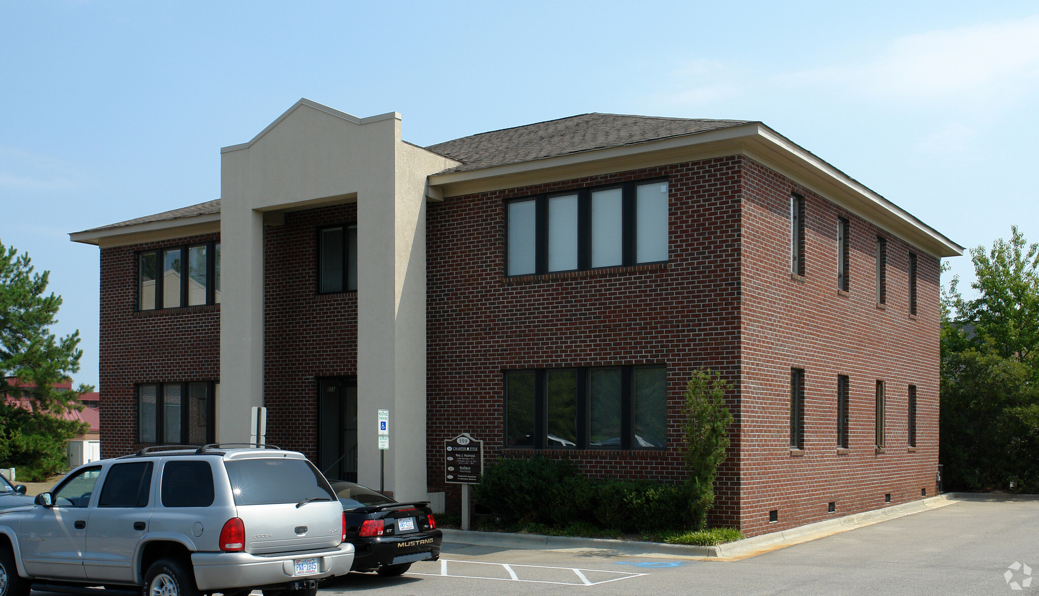 559 Executive Pl, Fayetteville, NC for lease Primary Photo- Image 1 of 6