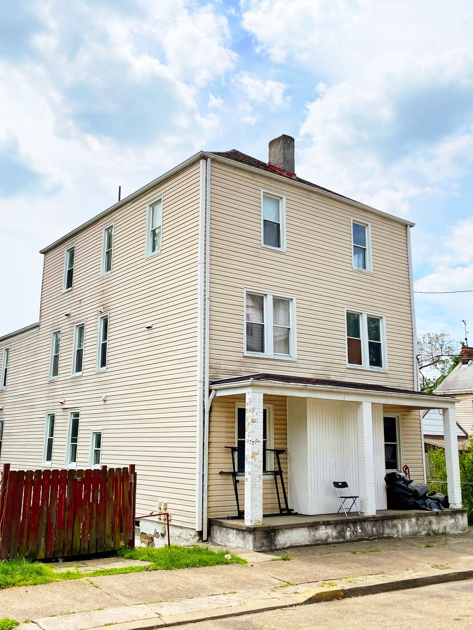 873 Railroad St, Mc Kees Rocks, PA for sale Primary Photo- Image 1 of 2