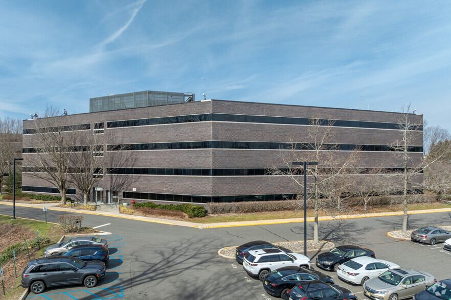 331 Newman Springs Rd, Red Bank, NJ for lease - Building Photo - Image 1 of 6