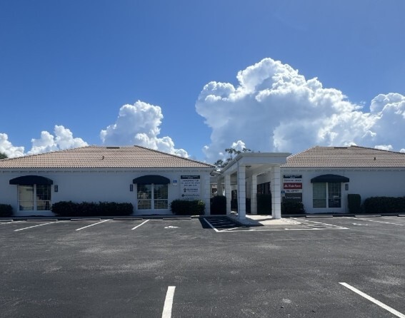 8065 Beneva Rd, Sarasota, FL for lease - Primary Photo - Image 1 of 4