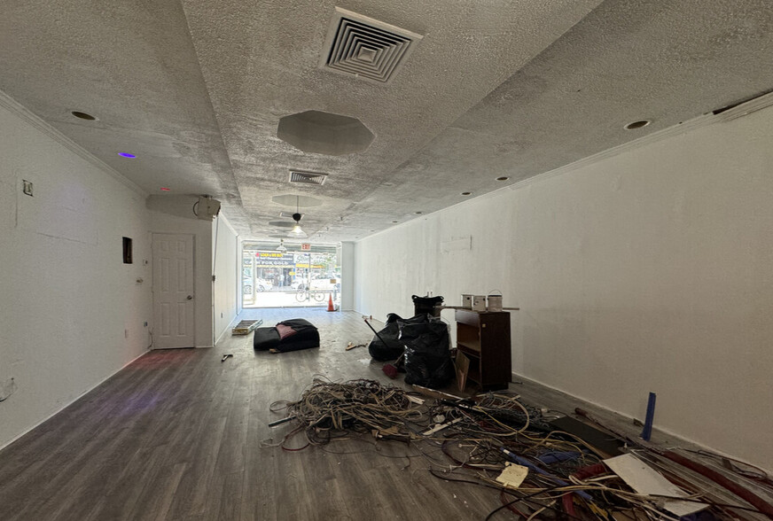 2808 Steinway St, Astoria, NY for lease - Building Photo - Image 3 of 5