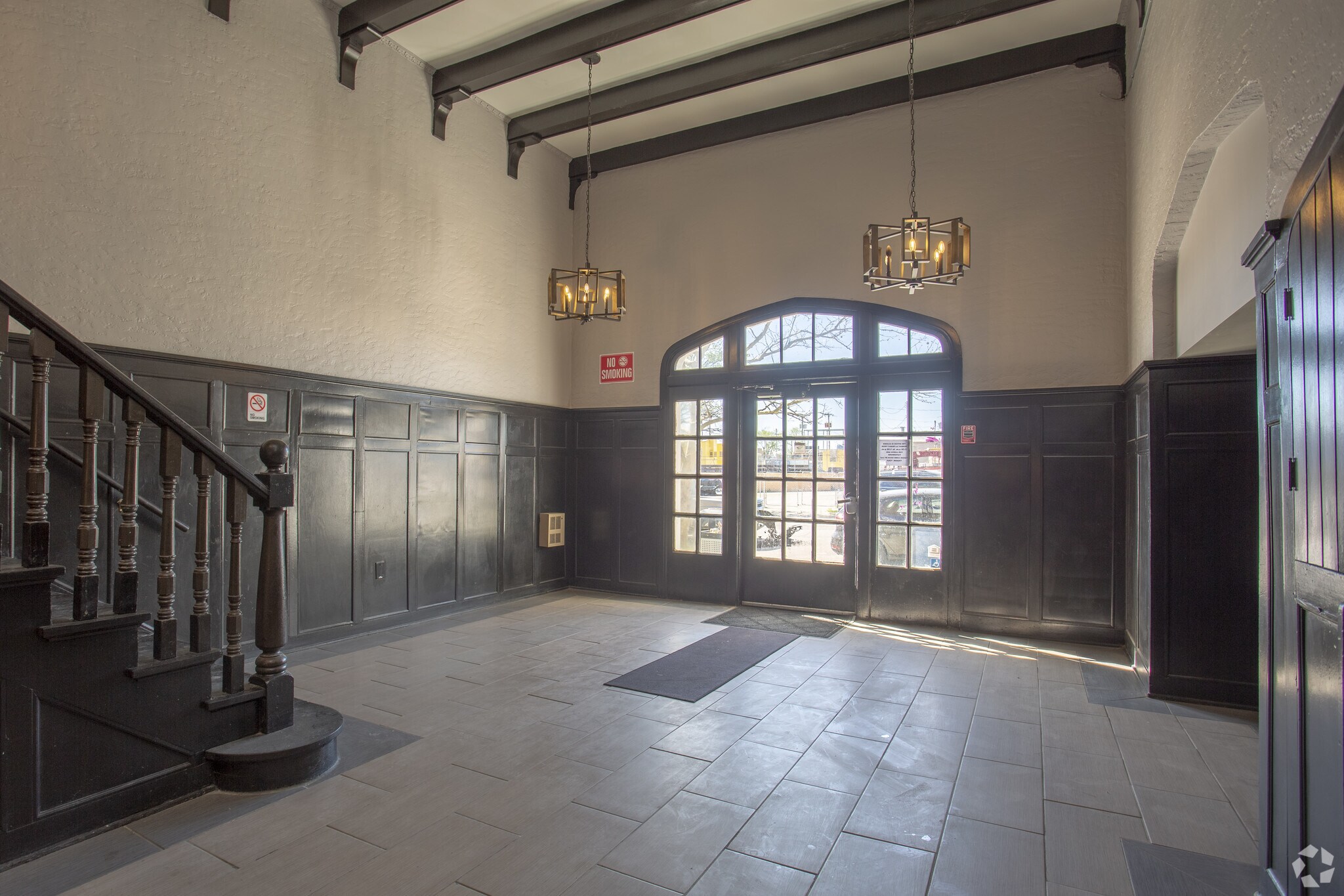 1310 Admiral Blvd, Kansas City, MO 64106 Admiral Apartments