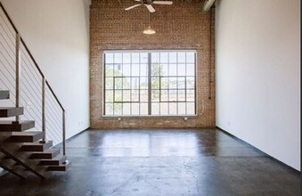 4100 Commerce St, Dallas, TX for lease Interior Photo- Image 1 of 3