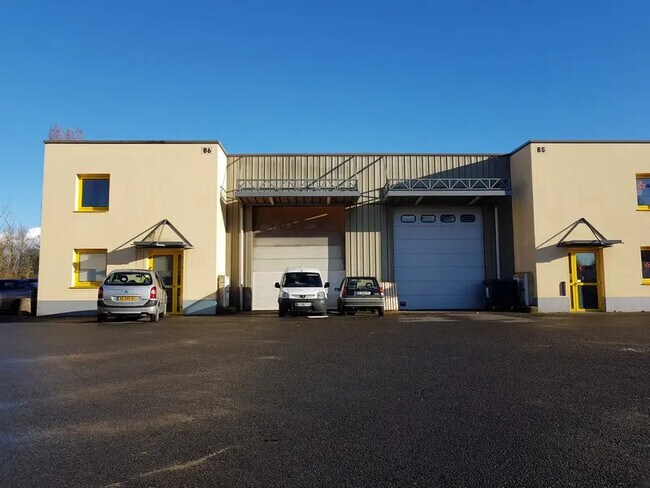 Location Entrepôt 250 m² à 639 m²