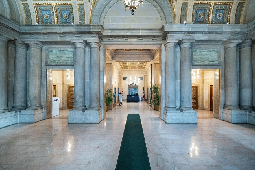 25 SE 2nd Ave, Miami, FL for lease - Interior Photo - Image 3 of 23