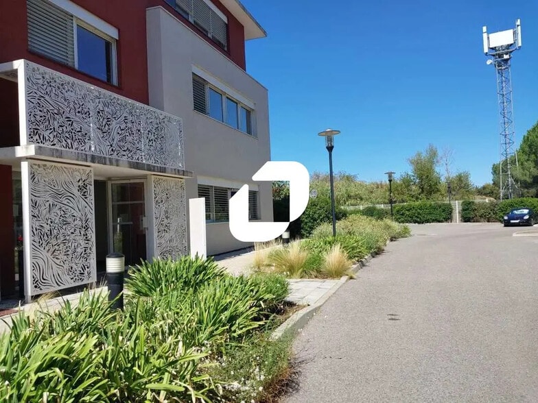 Office in Baillargues for lease - Building Photo - Image 2 of 2