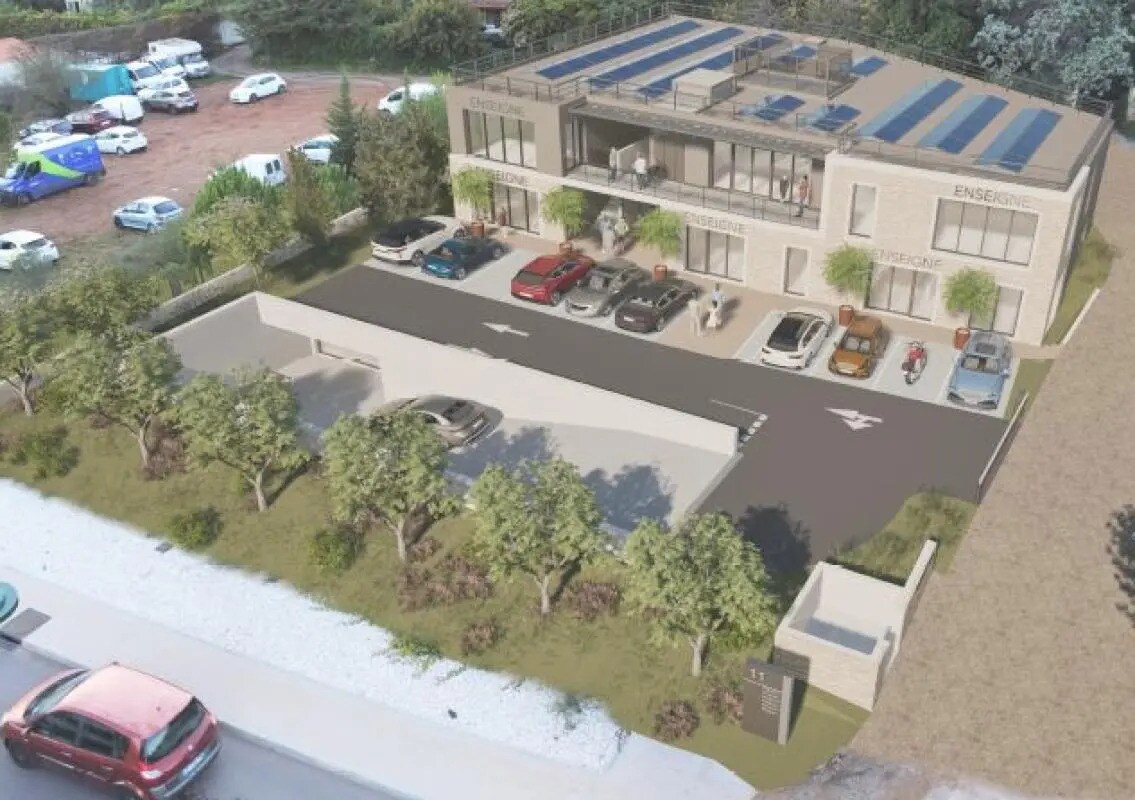 Retail in Cuers for sale Building Photo- Image 1 of 4