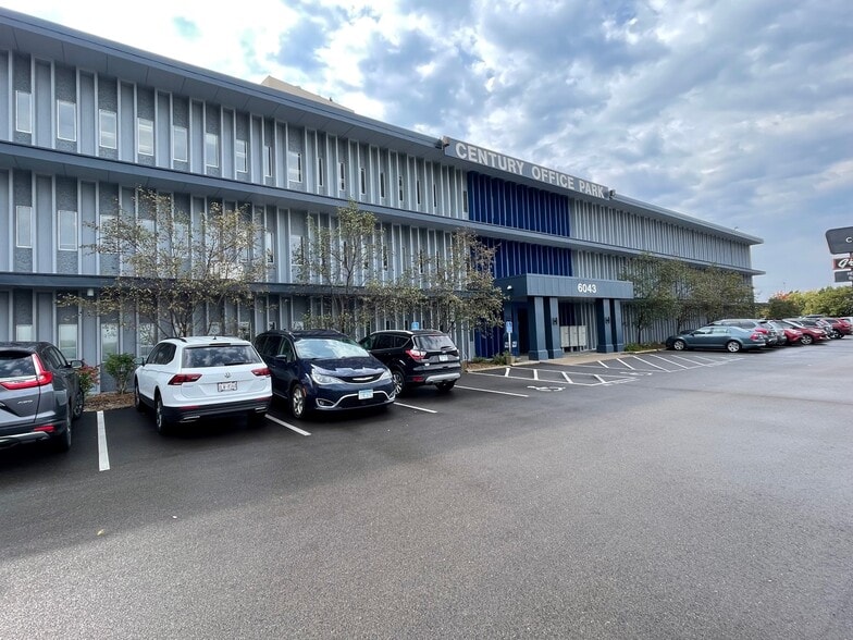 6063 Hudson Rd, Woodbury, MN for lease - Building Photo - Image 3 of 10