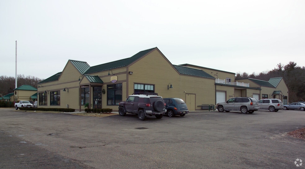561-567 S County Trl, Exeter, RI for lease - Building Photo - Image 2 of 3