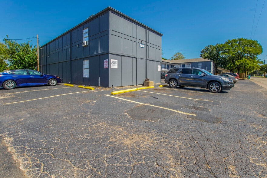 600 E Craven Ave, Waco, TX for sale - Building Photo - Image 2 of 8