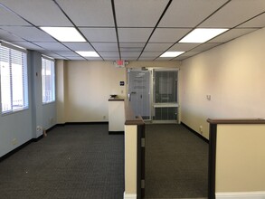 930 Alhambra Blvd, Sacramento, CA for lease Interior Photo- Image 1 of 7