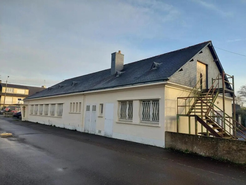 Flex in Le Rheu for sale - Building Photo - Image 2 of 4