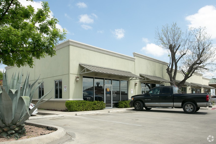 7127 Somerset Rd, San Antonio, TX for lease - Building Photo - Image 2 of 38