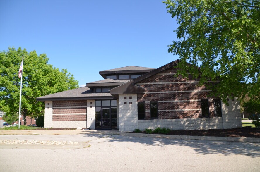 515 7th Ave SE, Cedar Rapids, IA for lease - Primary Photo - Image 1 of 10