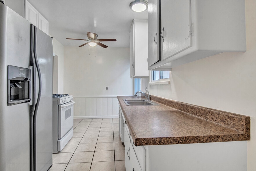 13226 Vanowen St, North Hollywood, CA for sale - Building Photo - Image 3 of 9