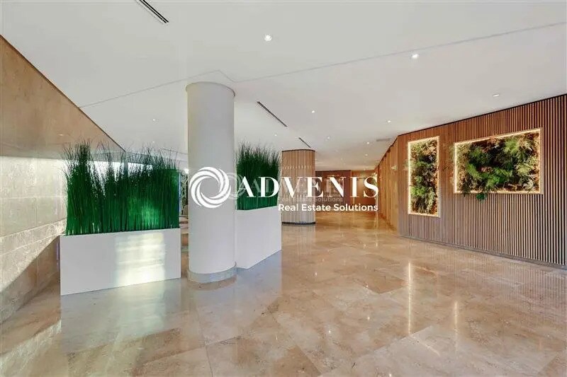 Office in Noisy-le-Grand for lease - Building Photo - Image 2 of 9